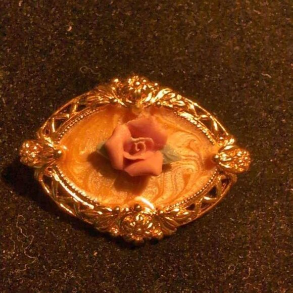 Vintage Rose Brooch & Earrings Avon                   Blue Bin # 68 - Picture 3 of 7